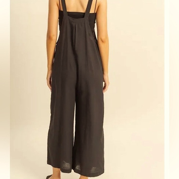 Amihugs Stylish Women’s Medium Black Wide-leg Relaxed-fit Jumpsuit with Pockets - Picture 4 of 5